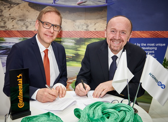 Dr Andreas Topp, Vice President Material and Process Development and Industrialisation at Continental Tires, and Kordsa CEO Ali Çalışkan. © Kordsa/ Continental Dr Andreas Topp, Vice President Material and Process Development and Industrialisation at Continental Tires, and Kordsa CEO Ali Çalışkan. © Kordsa/ Continental